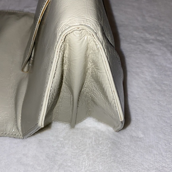 HOBO Cream Patent Leather Handheld Envelope Clutch EUC - Picture 13 of 15
